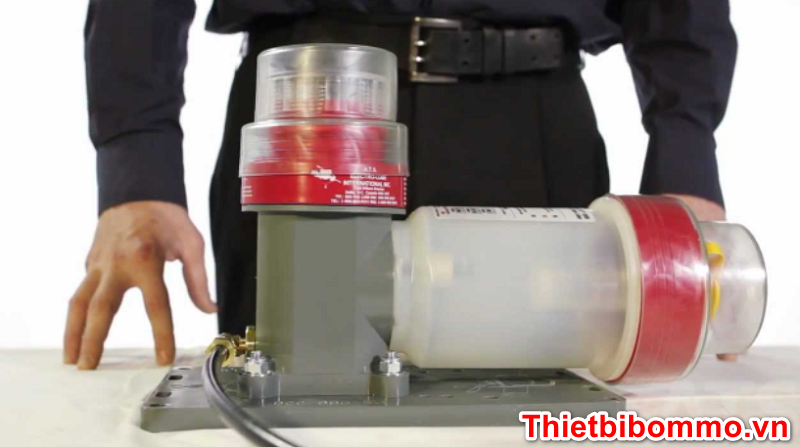 Bộ cảm biến mức thấp tích hợp; Đầu ra liên lạc cấp thấp tùy chọn để theo dõi khách hàng