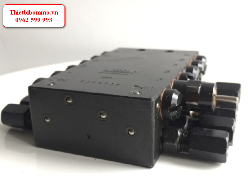 Máy phân phối mỡ tự động SSV12 cho hệ thống bôi trơn tập trung